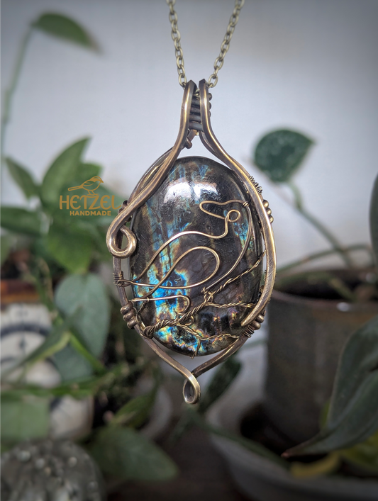 Ravenveil – Spectrolite Brass Pendant Necklace